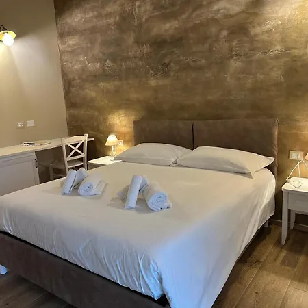 בית חווה Il Casolare Punto Fiore *