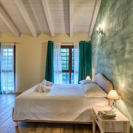 Il Casolare Punto Fiore בית חווה קסטל סן פייטרו טרמה