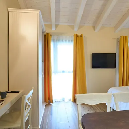 Il Casolare Punto Fiore בית חווה *