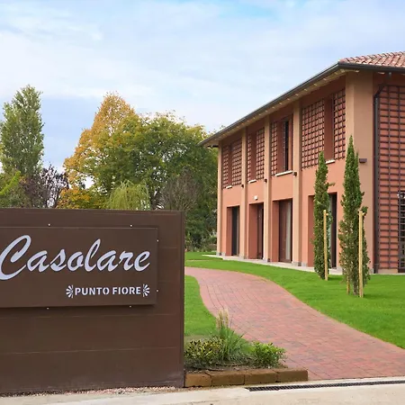 مزرعة للإقامة Il Casolare Punto Fiore