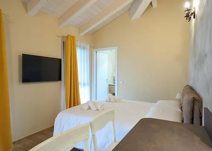 Il Casolare Punto Fiore مزرعة للإقامة كاستيل سان بييترو تي