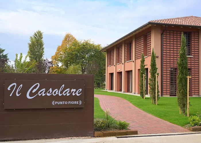 مزرعة للإقامة Il Casolare Punto Fiore